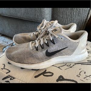 Women’s Nike Tennis shoes